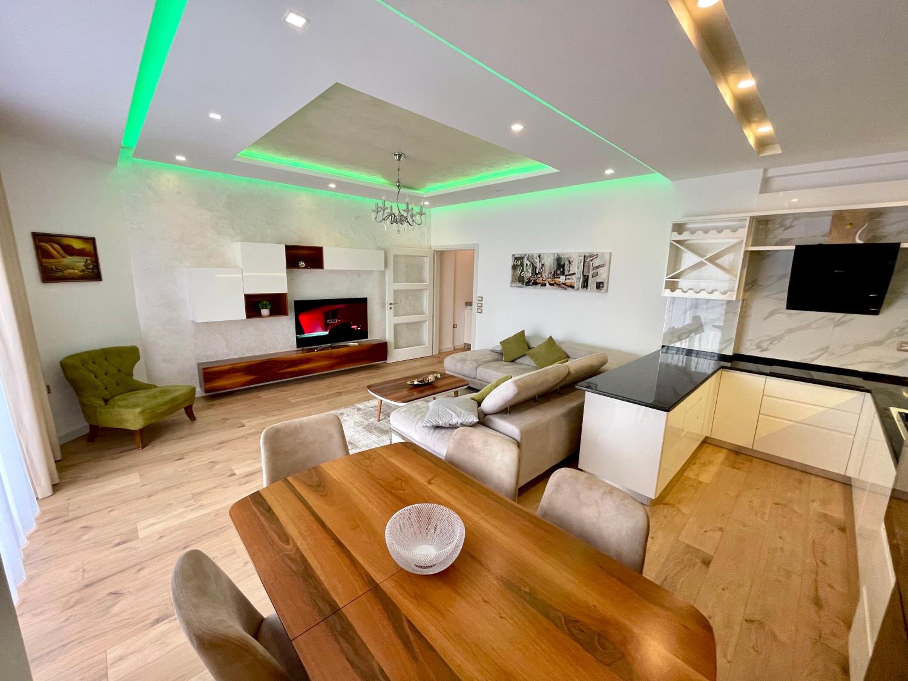 Queen’s Luxury Apartments Lake