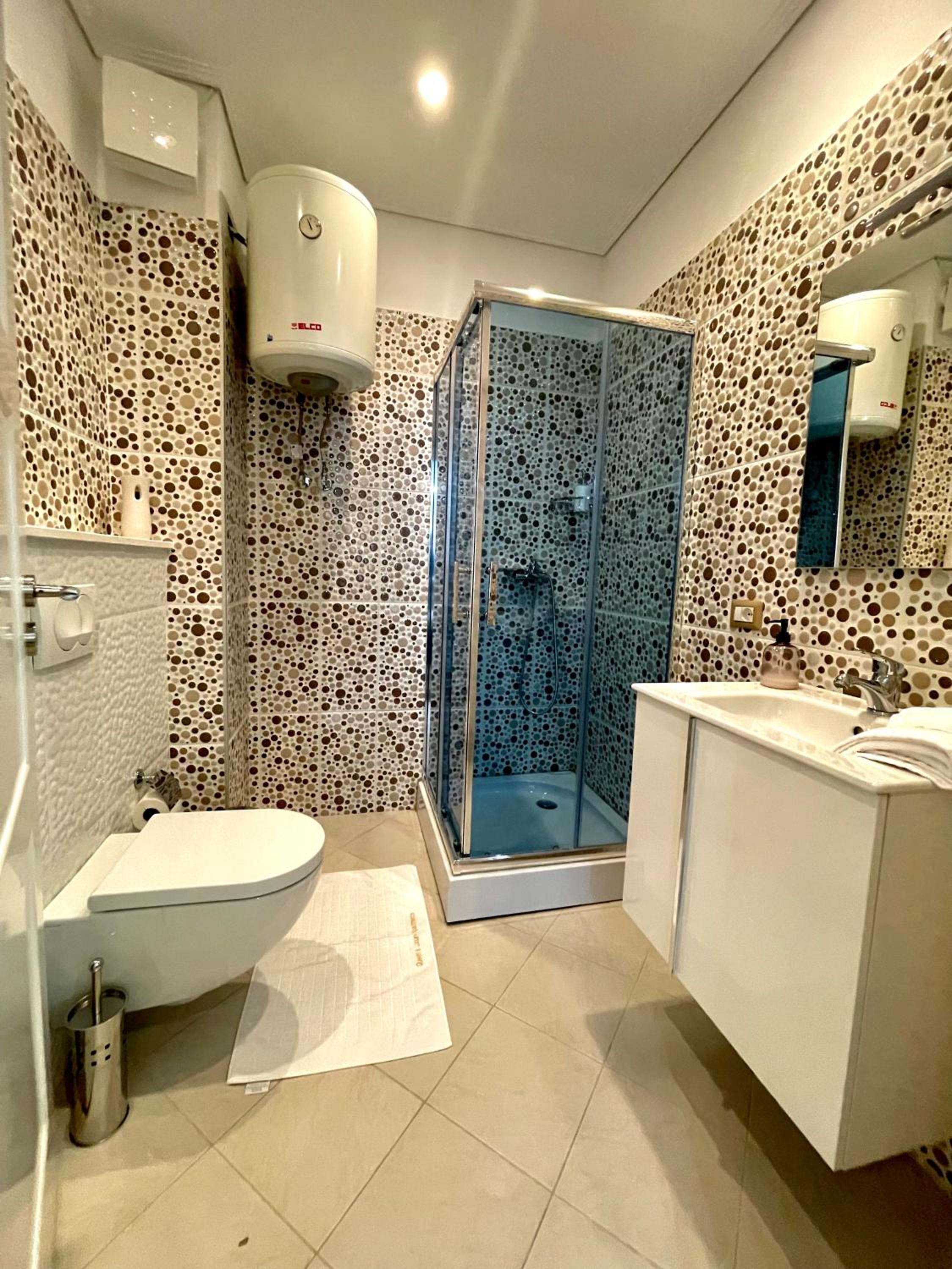Queen’s Luxury Apartments Lake