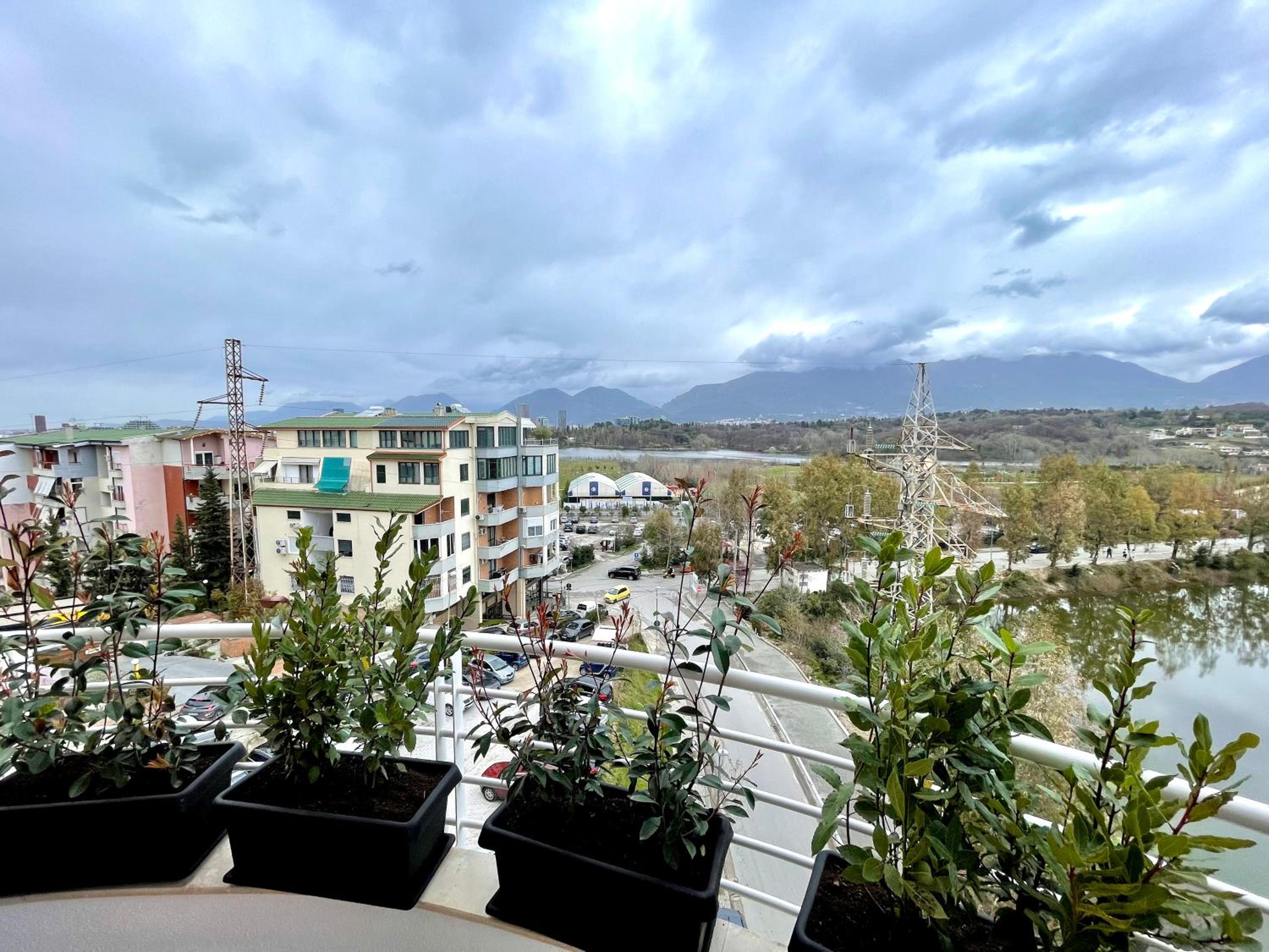Queen’s Luxury Apartments Lake