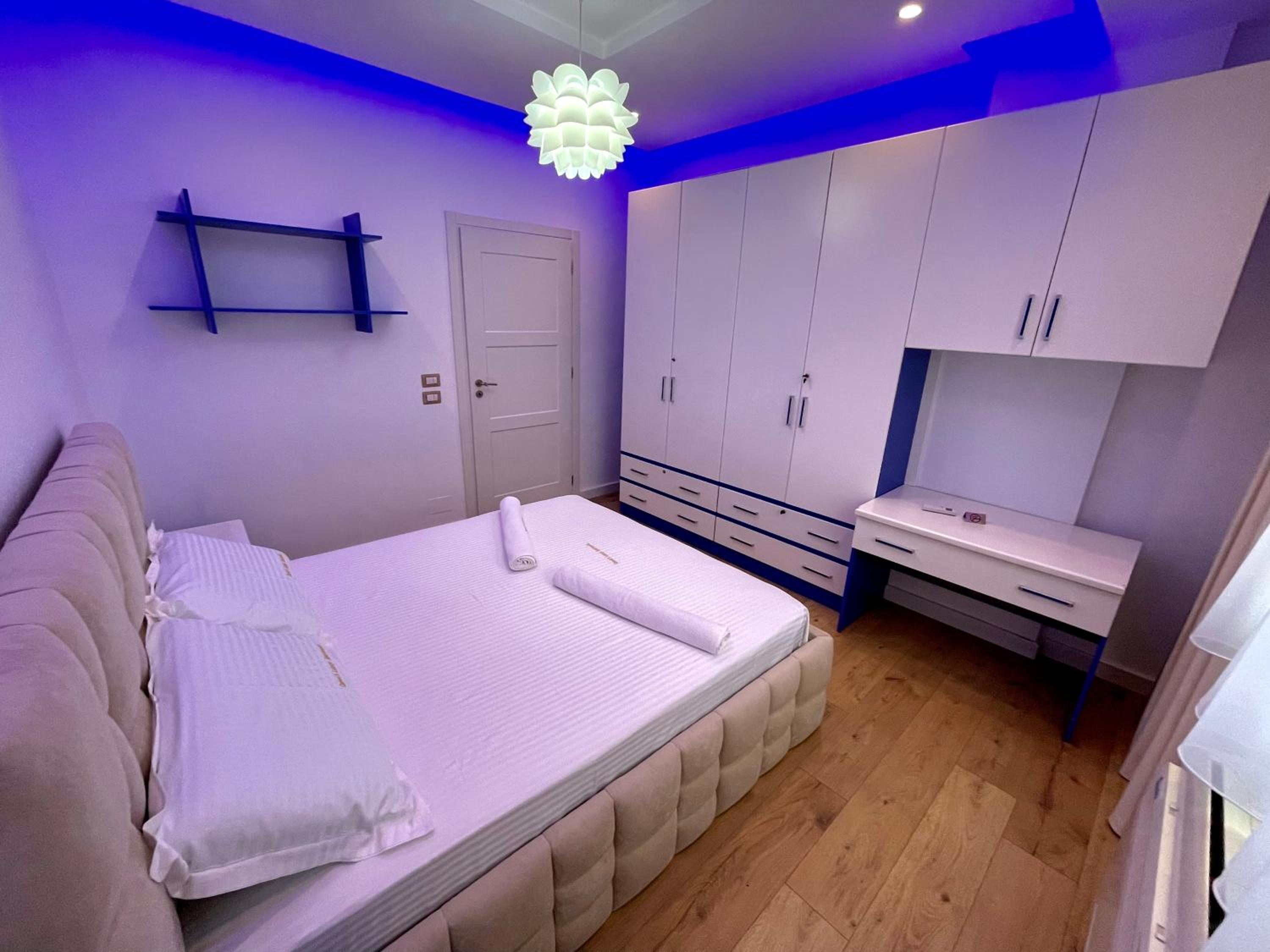 Queen’s Luxury Apartments Lake