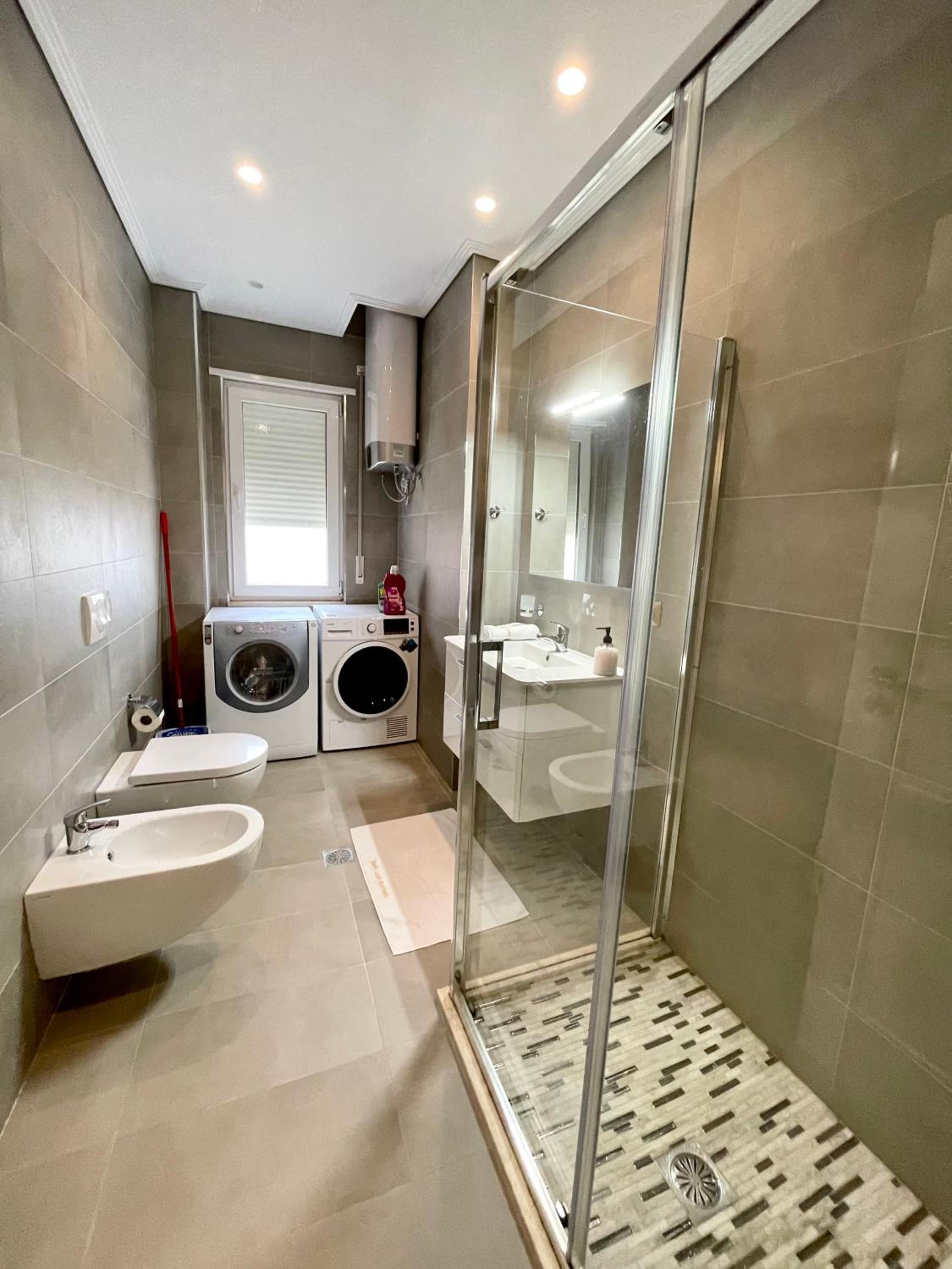 Queen’s Luxury Apartments Lake