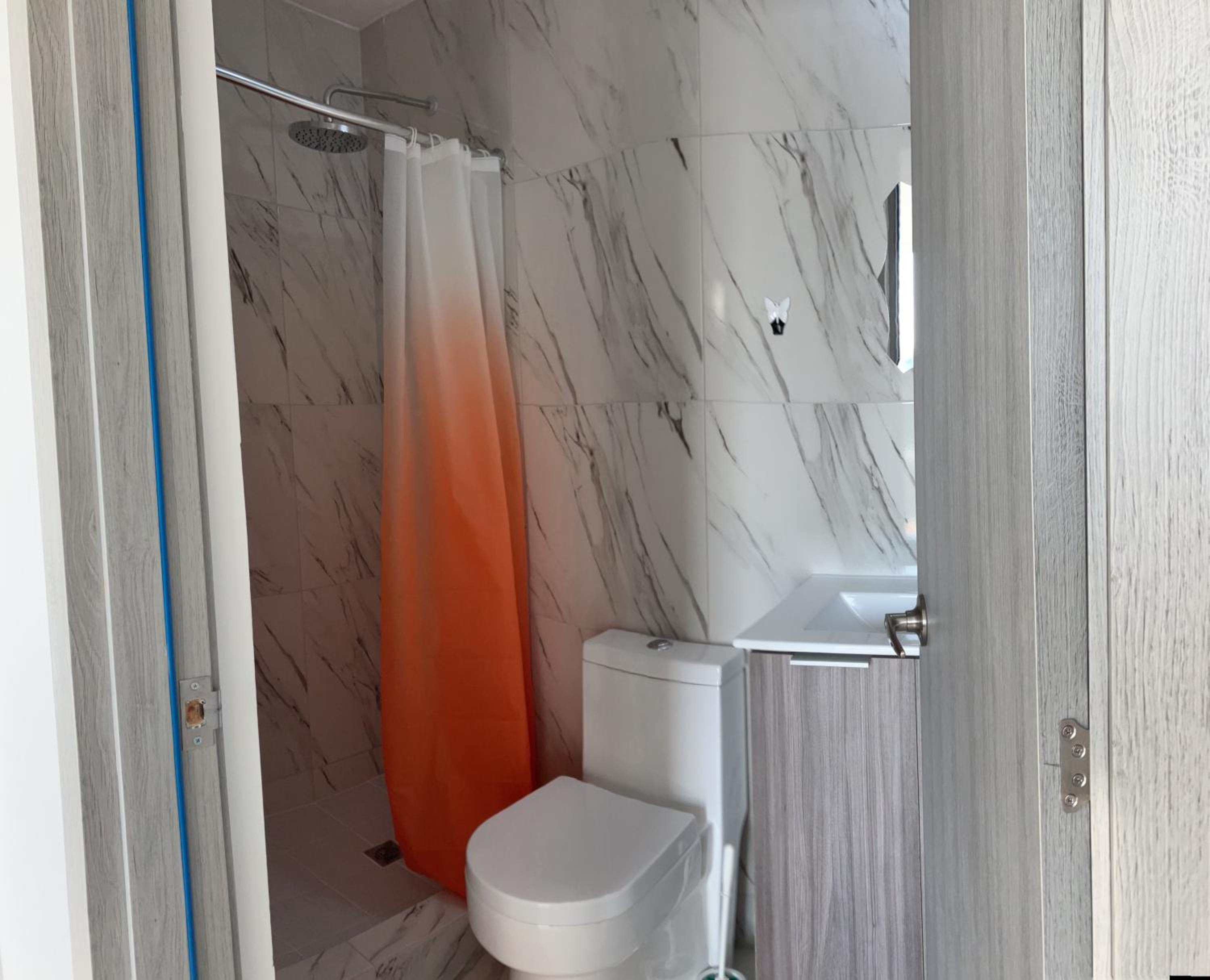 Lovely flat with pool in city center view 3