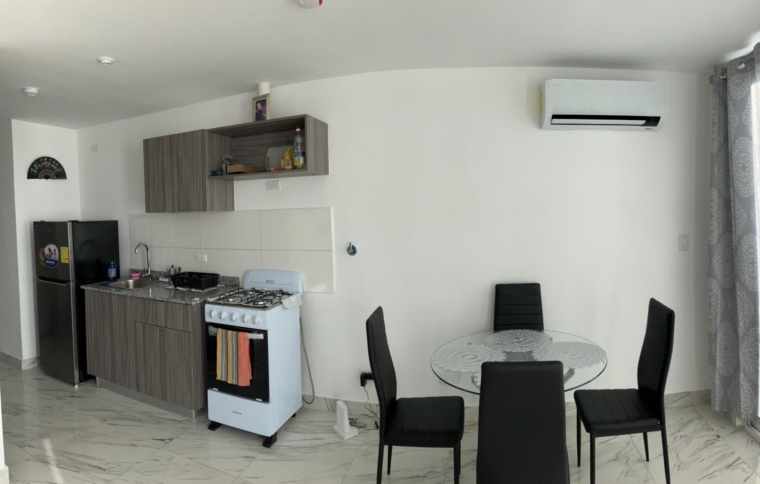 Lovely flat with pool in city center view 4