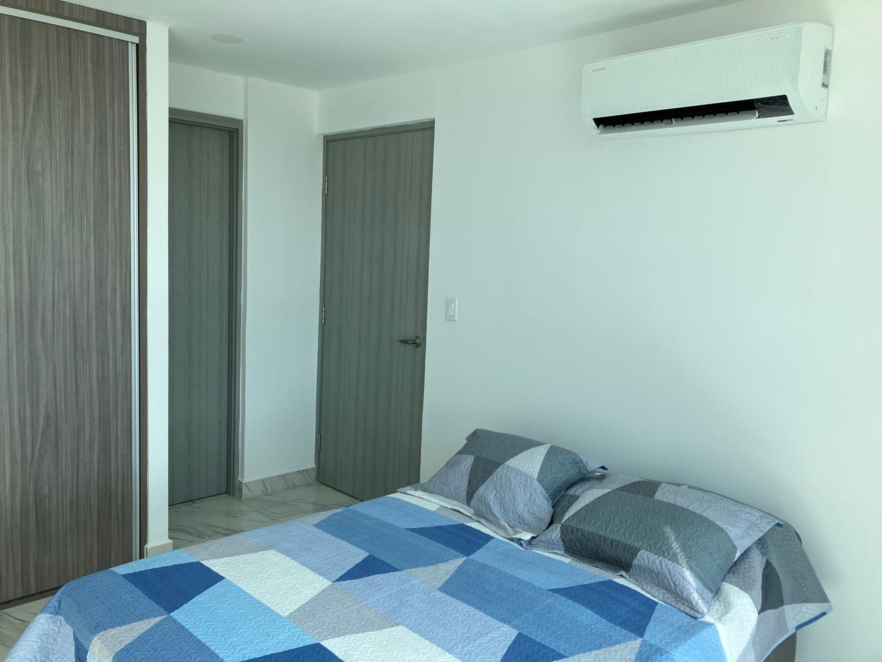 Lovely flat with pool in city center view 5