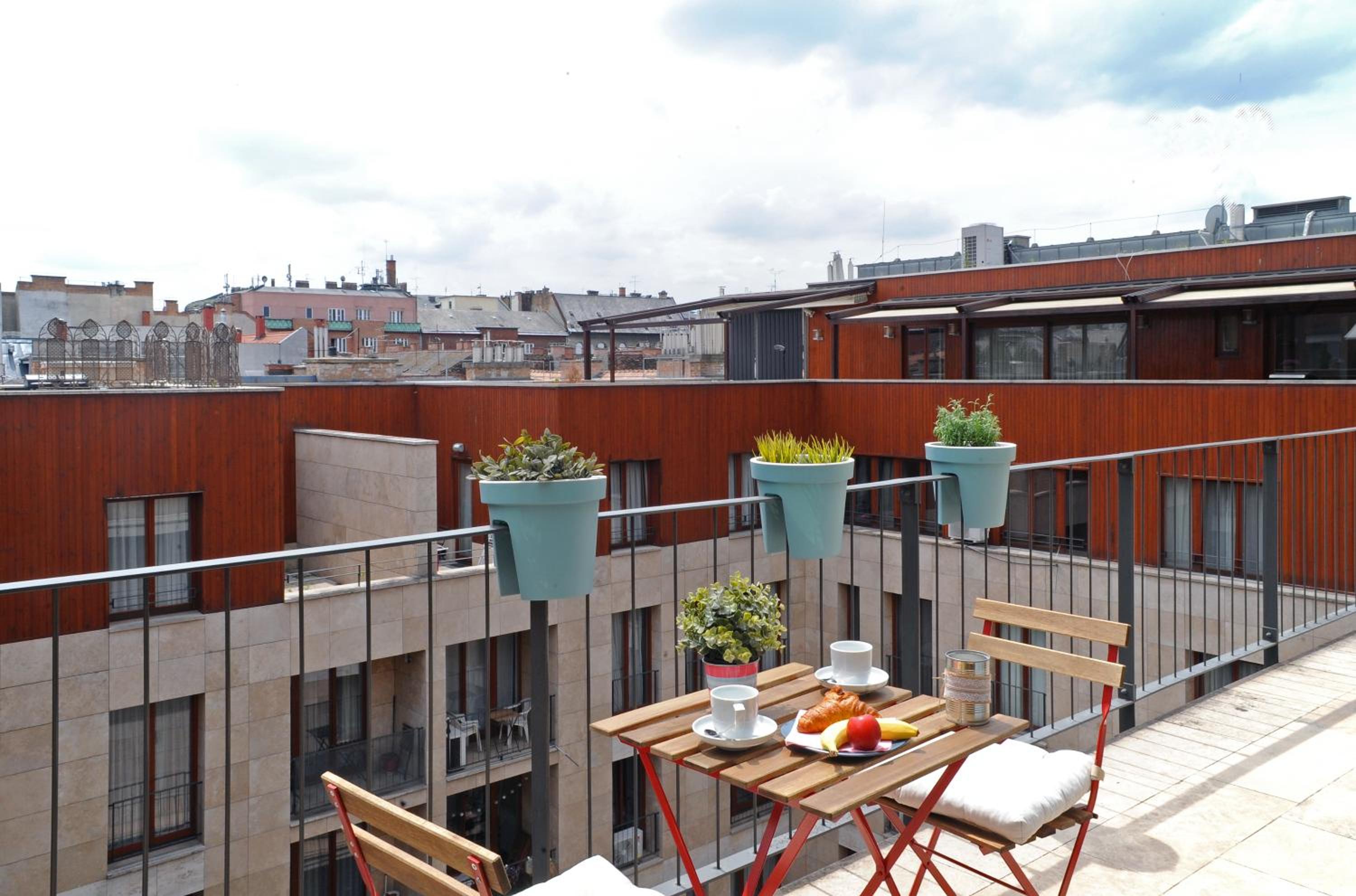 Skyline Residence Soho ☆ with A/C and free parking view 3