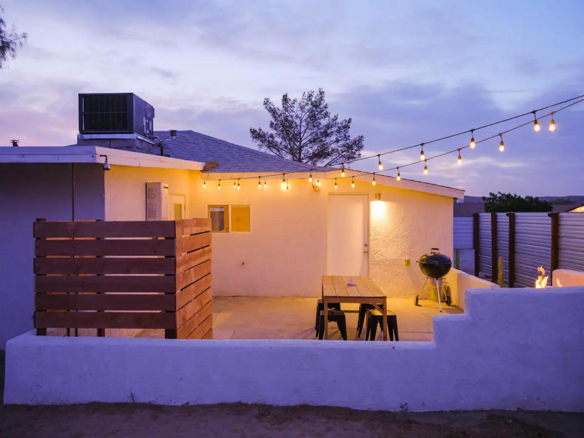 The Zen - Outdoor Shower, Gas Fireplace, Walkable to Shops & Restaurants view 3