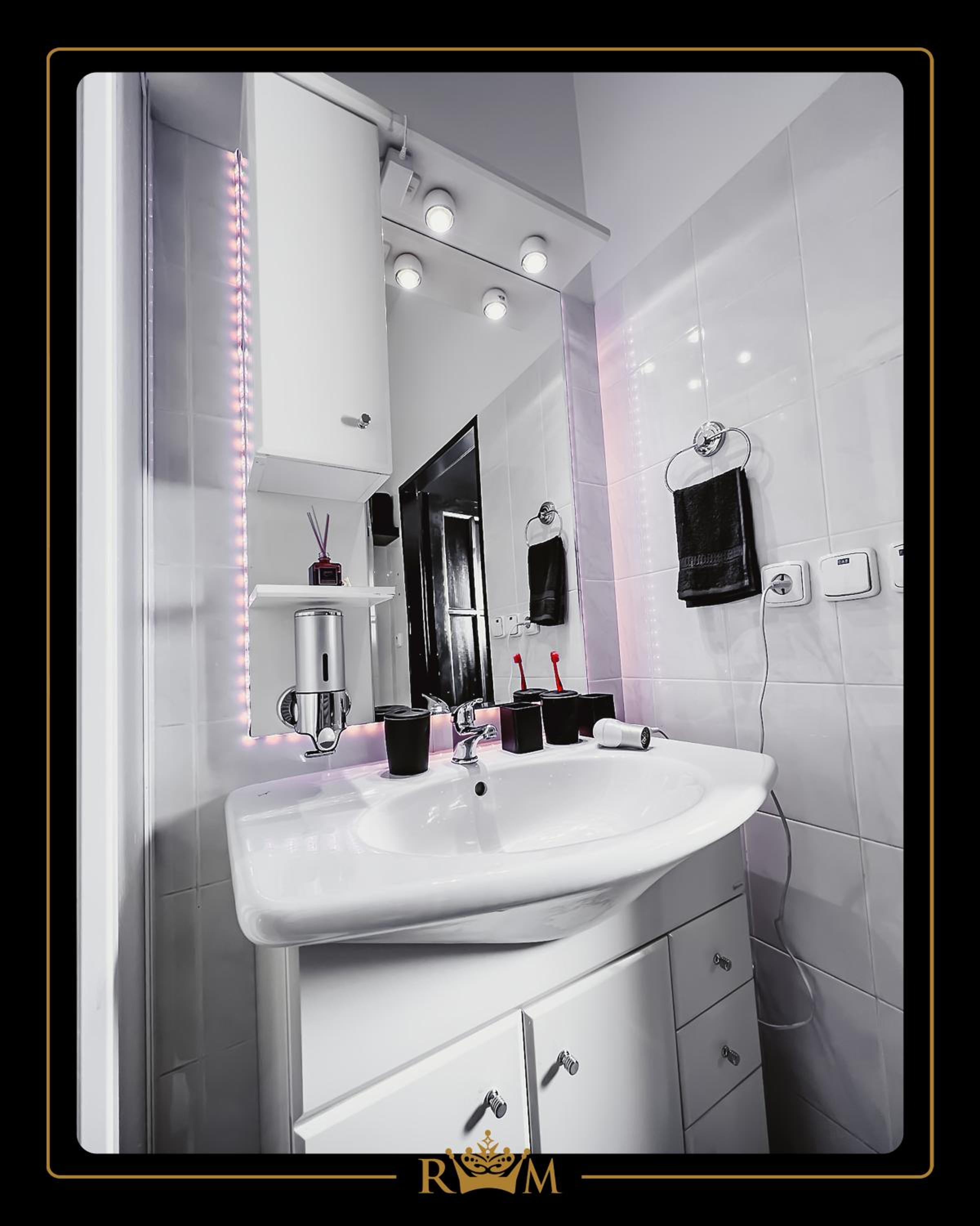 RM Luxury Apartment in Prague • 6 People • Free Parking • Pets