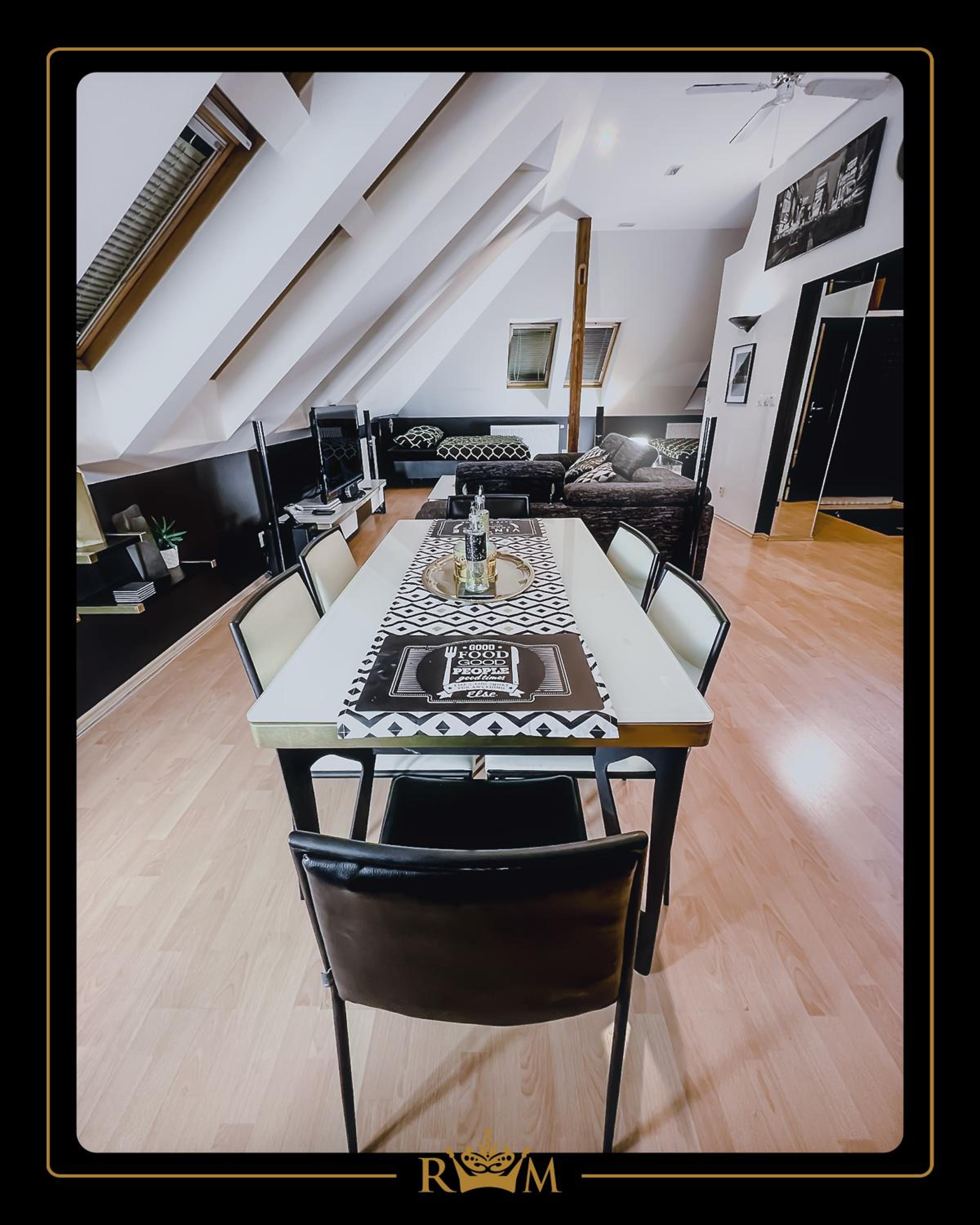 RM Luxury Apartment in Prague • 6 People • Free Parking • Pets