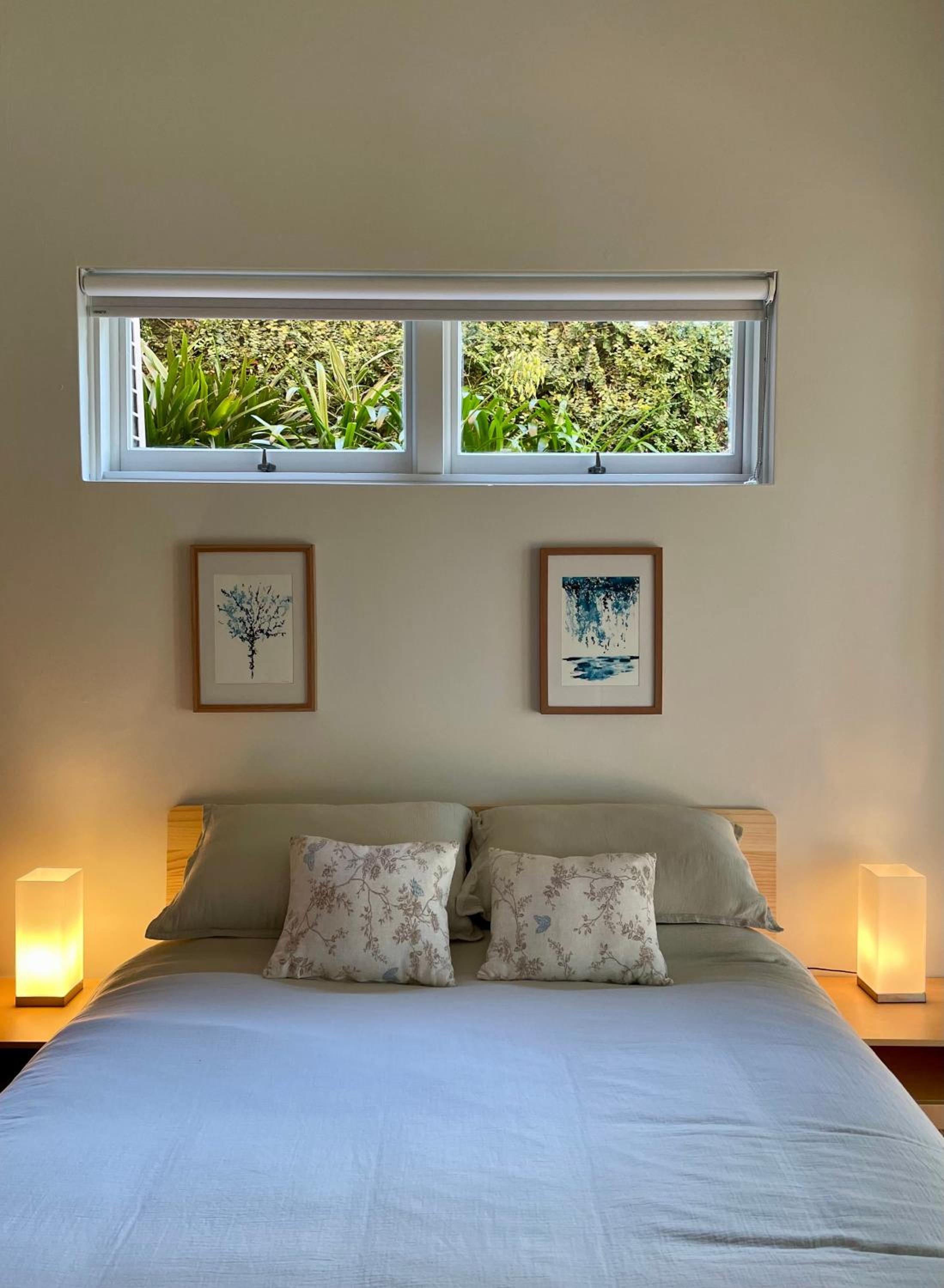 Tranquil Garden Apartment with living room
