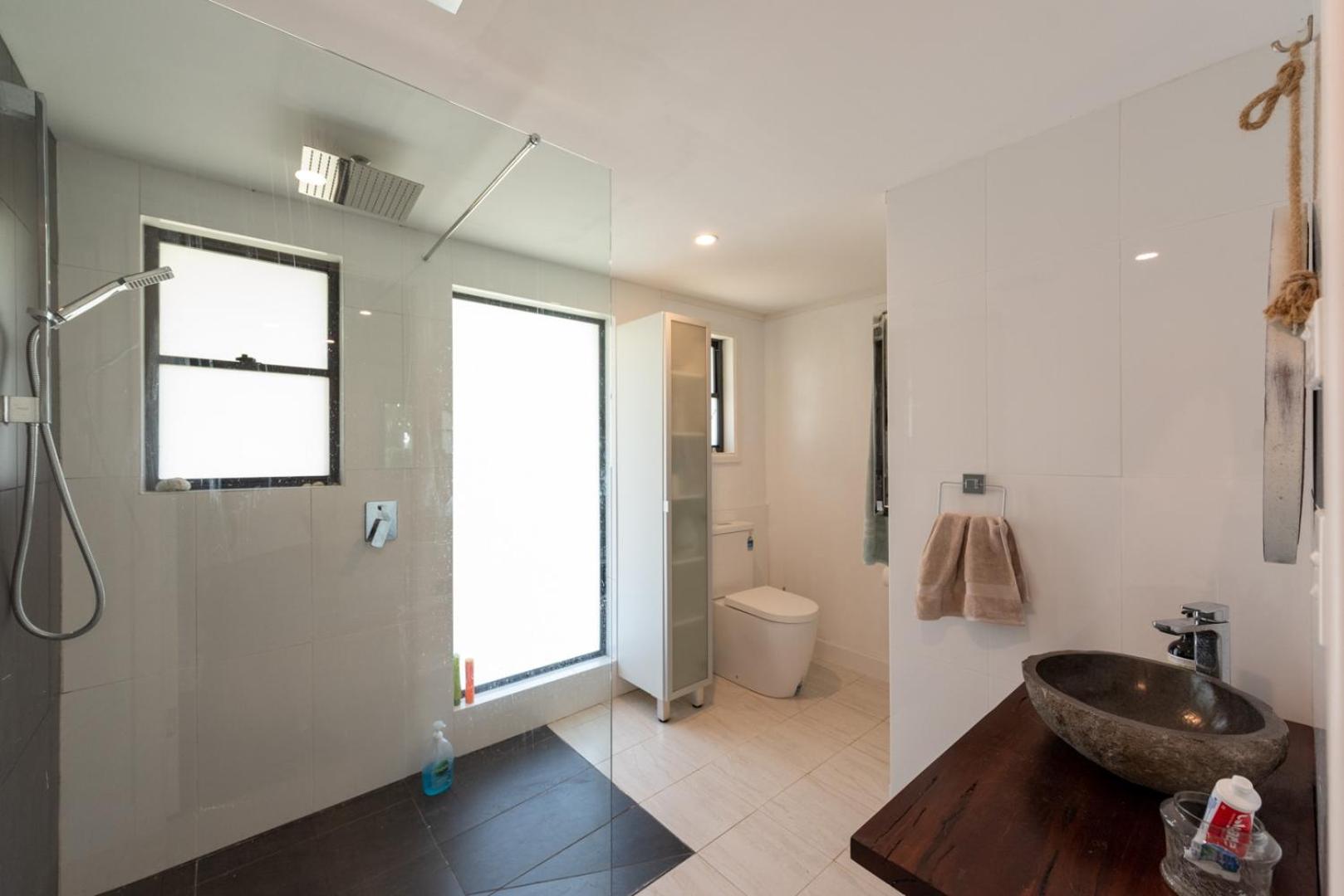 Central Coast-Spacious House 5 minutes drive to beach