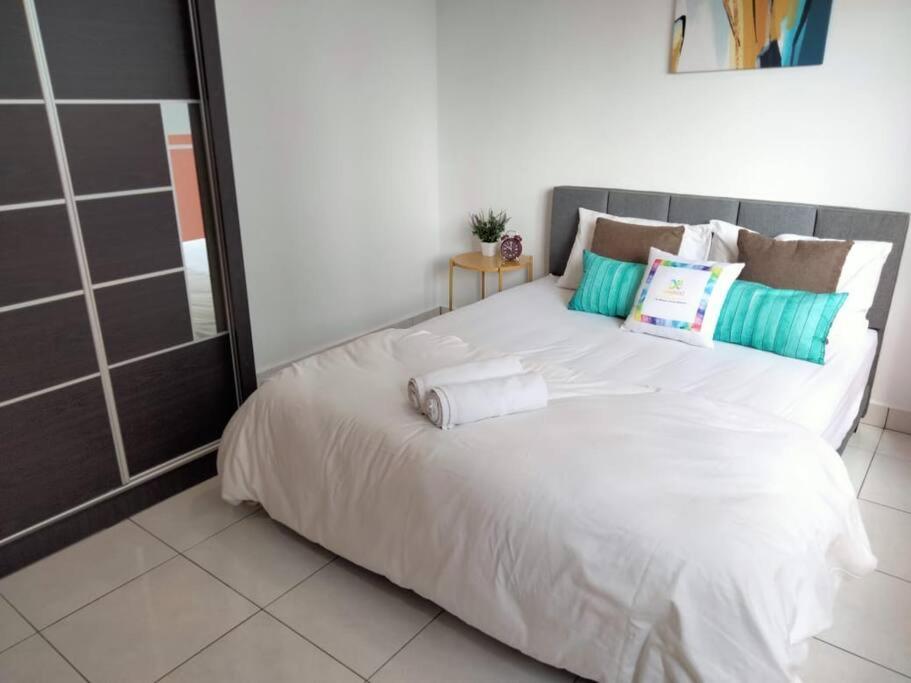 Damansara Perdana 3BR for 3-7 Guest Near Ikea view 3