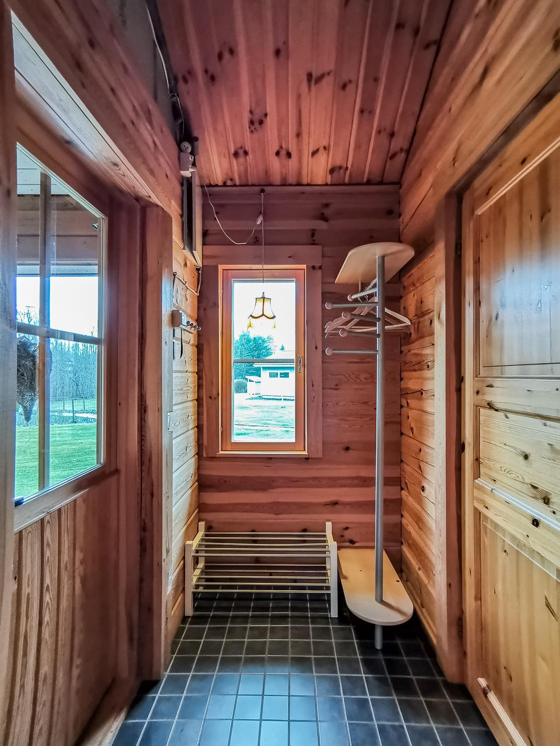 Peaceful log cabin in the country