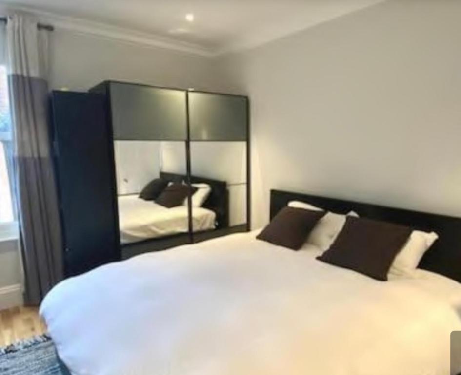 ARC DE TRIOMPHE-CARNOT Luxury & Design