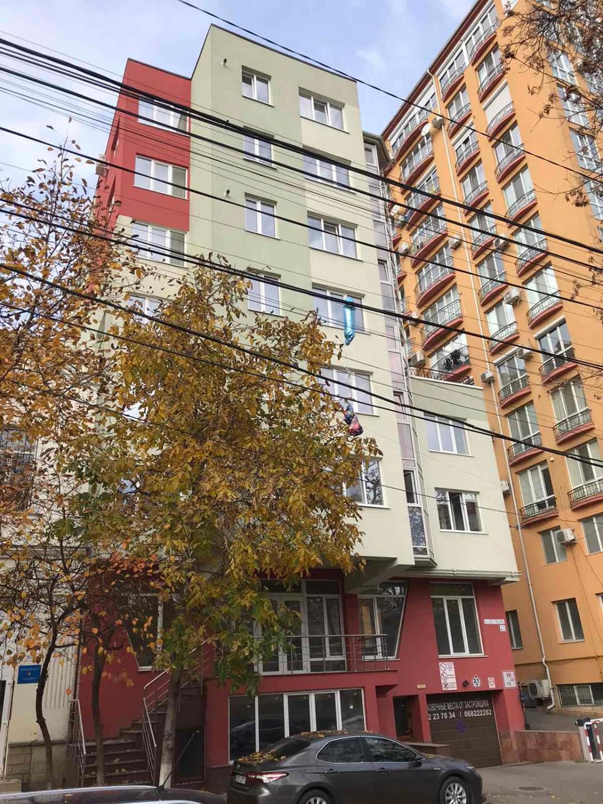 2BR+living downtown Chișinău view 2