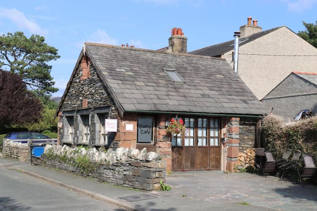 Halsteads: peaceful location, stunning views view 2