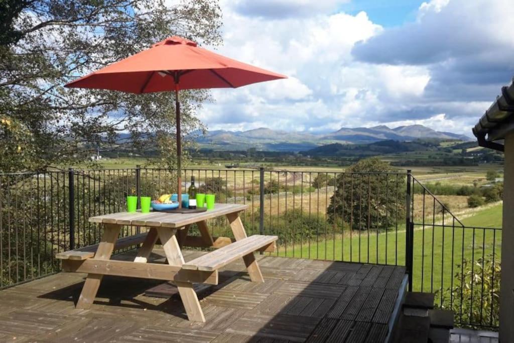 Halsteads: peaceful location, stunning views view 5