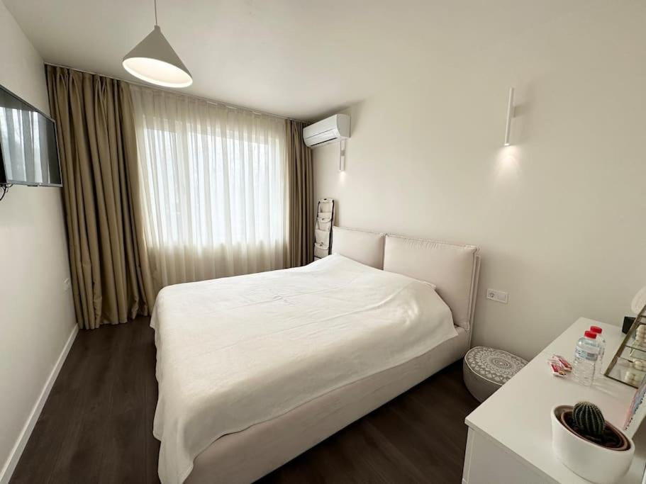 New luxury furnished apartment - beach, Varna center & fast Wi-FI