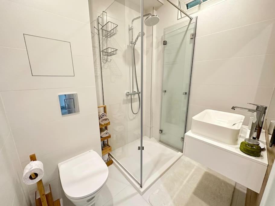 New luxury furnished apartment - beach, Varna center & fast Wi-FI