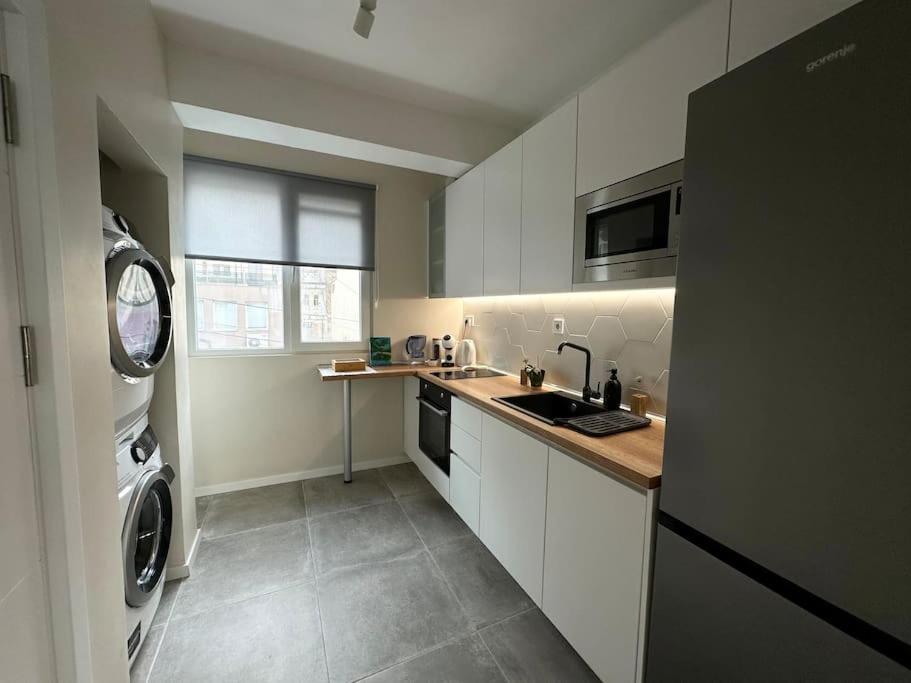 New luxury furnished apartment - beach, Varna center & fast Wi-FI