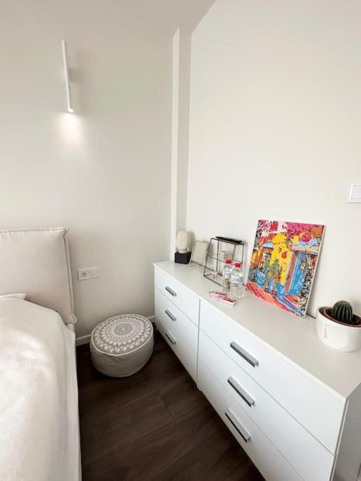 New luxury furnished apartment - beach, Varna center & fast Wi-FI