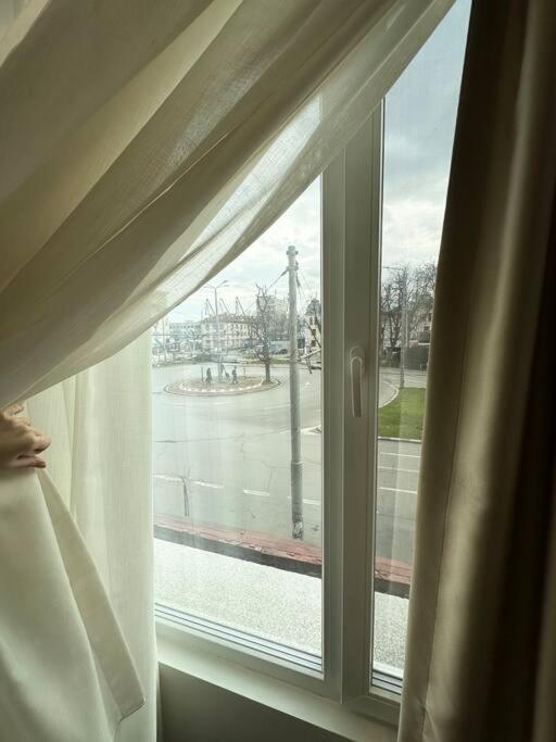 New luxury furnished apartment - beach, Varna center & fast Wi-FI