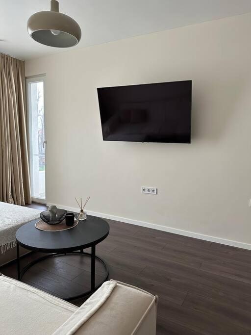 New luxury furnished apartment - beach, Varna center & fast Wi-FI
