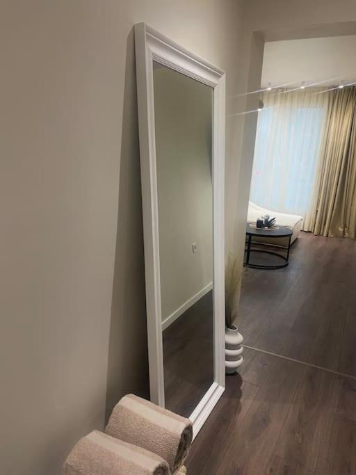 New luxury furnished apartment - beach, Varna center & fast Wi-FI