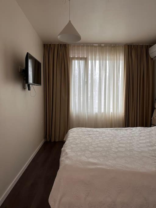 New luxury furnished apartment - beach, Varna center & fast Wi-FI