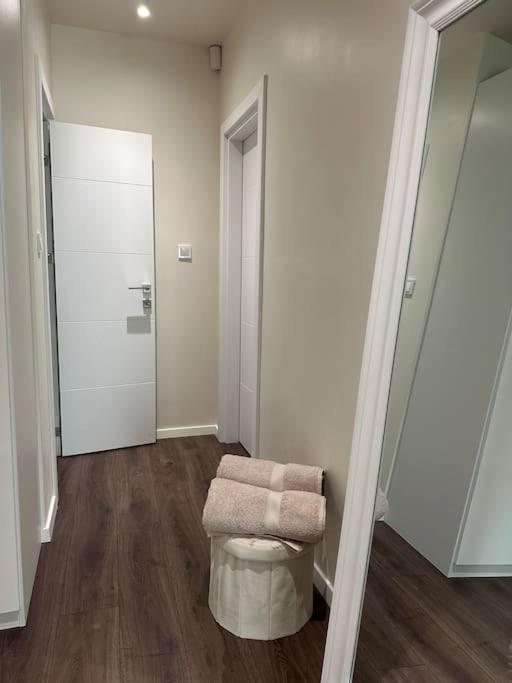 New luxury furnished apartment - beach, Varna center & fast Wi-FI