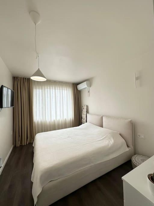New luxury furnished apartment - beach, Varna center & fast Wi-FI