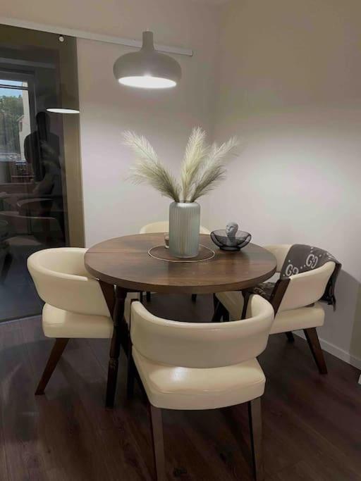 New luxury furnished apartment - beach, Varna center & fast Wi-FI