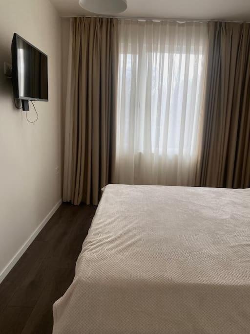 New luxury furnished apartment - beach, Varna center & fast Wi-FI