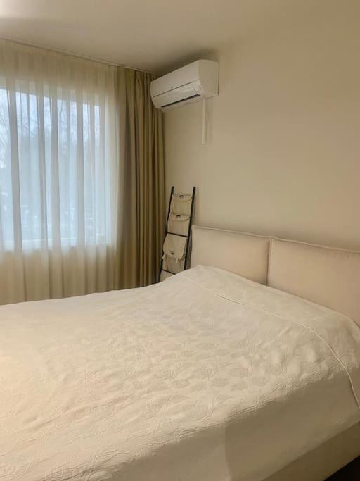 New luxury furnished apartment - beach, Varna center & fast Wi-FI
