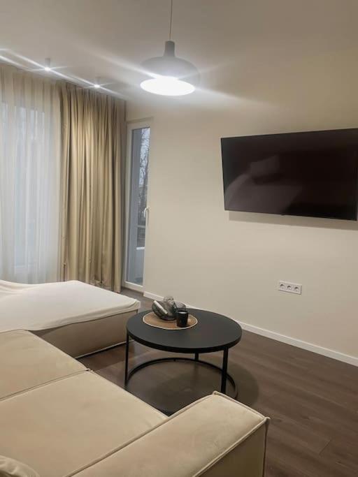 New luxury furnished apartment - beach, Varna center & fast Wi-FI