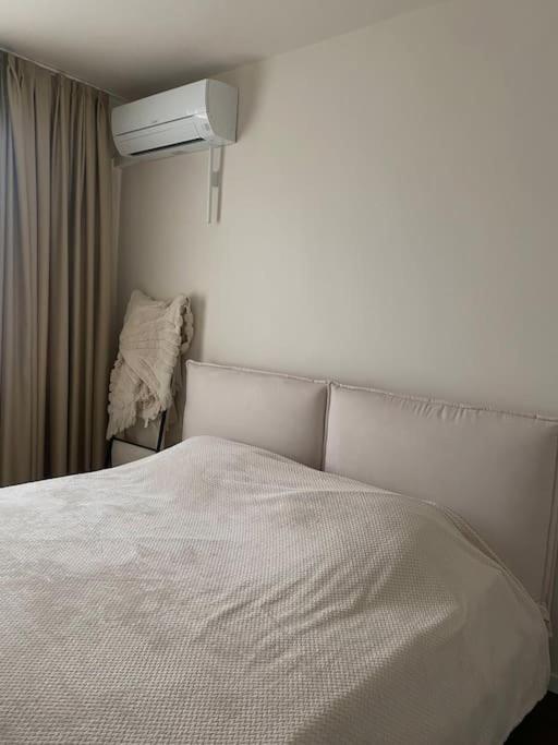 New luxury furnished apartment - beach, Varna center & fast Wi-FI