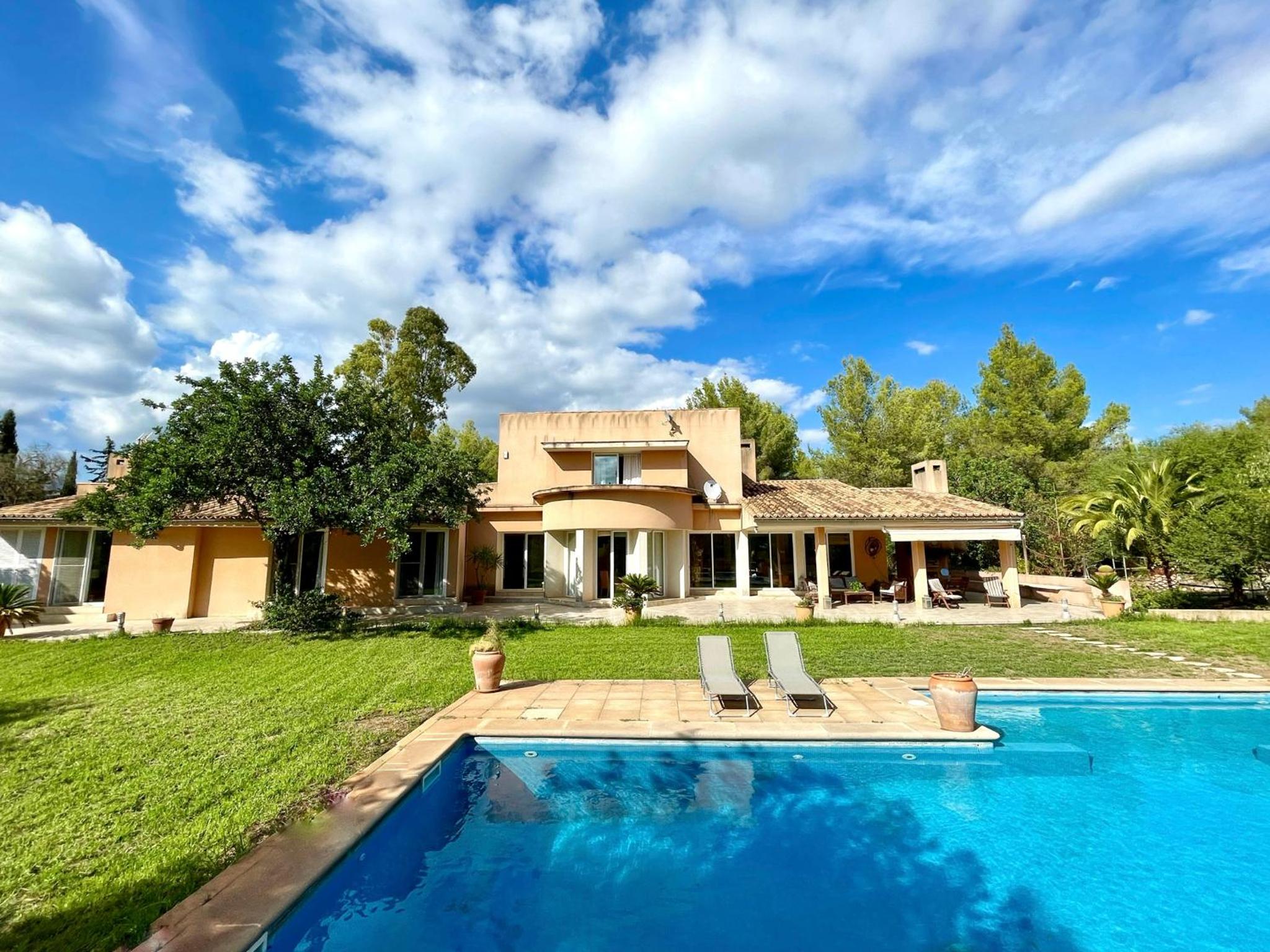 Confortable Chalet con piscina