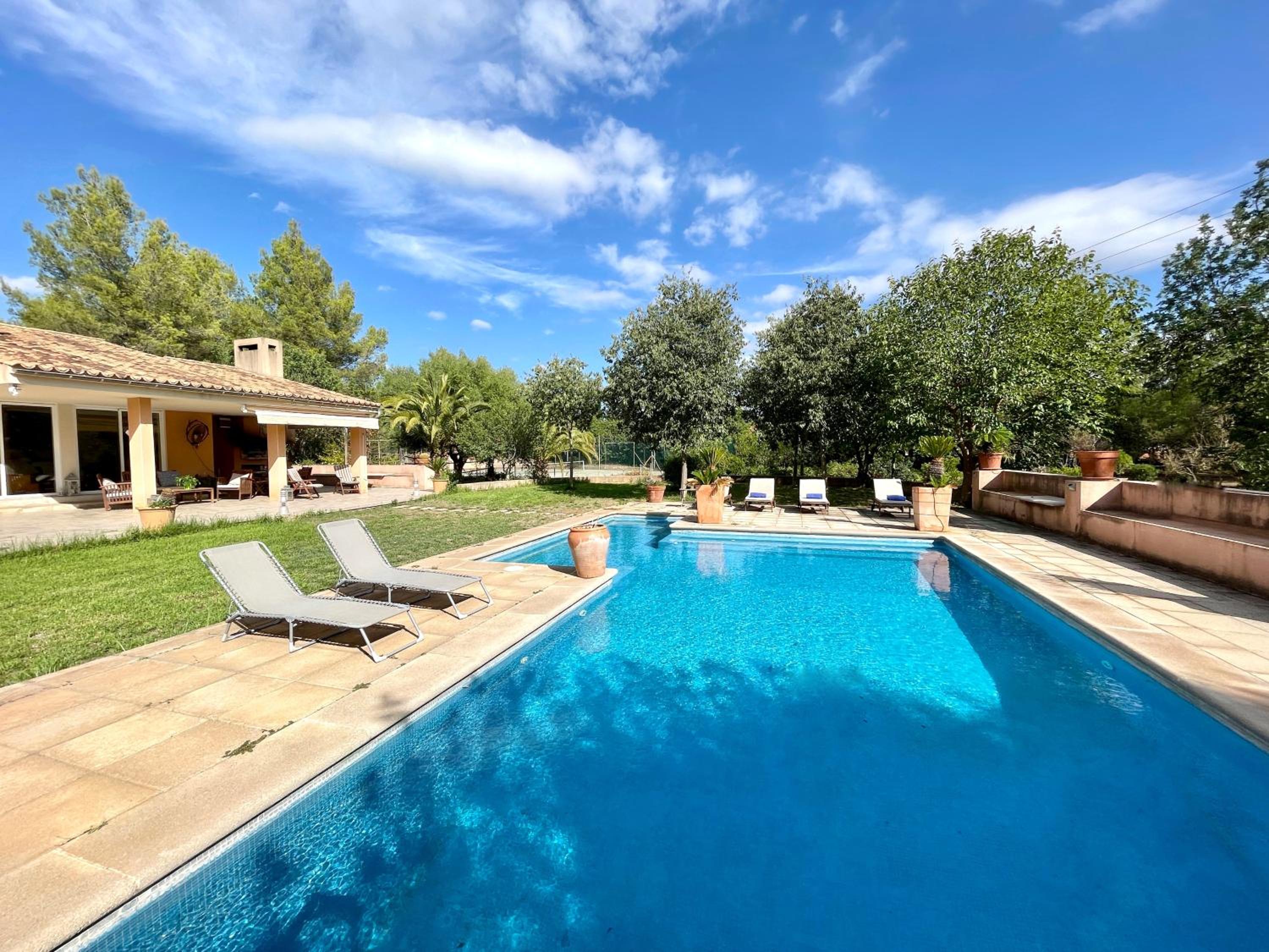 Confortable Chalet con piscina