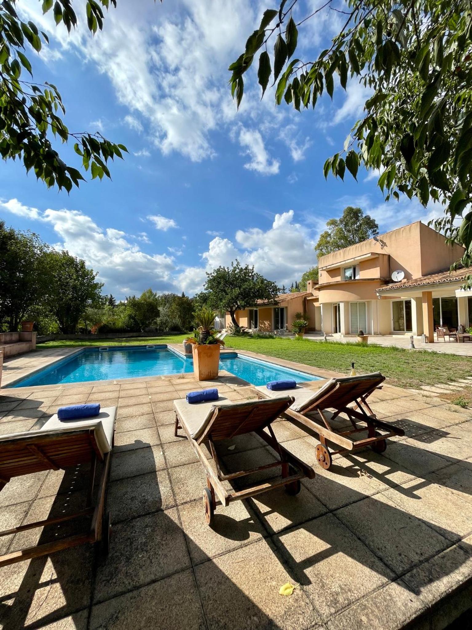 Confortable Chalet con piscina