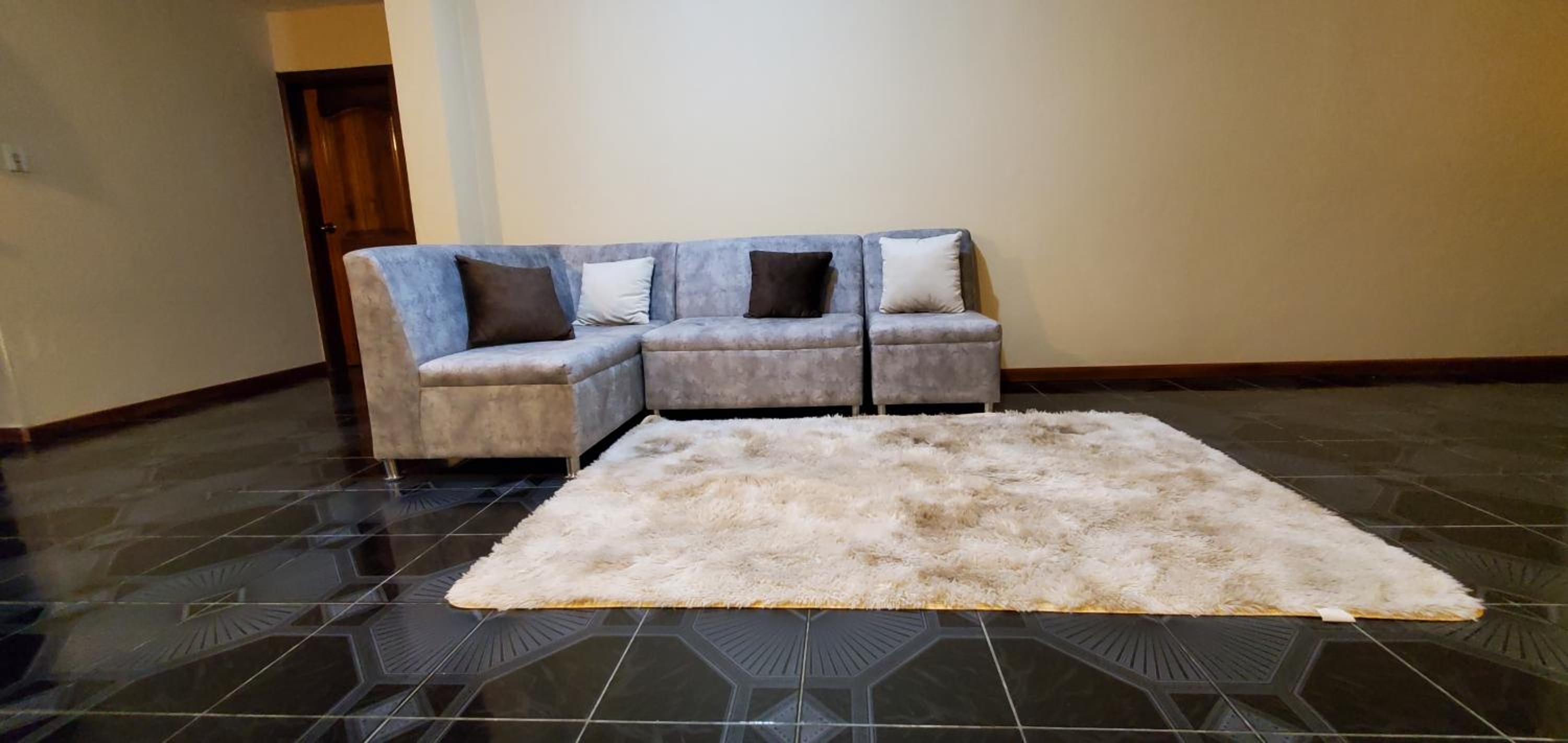 Departamento en Cuenca, 2 habitaciones y parqueo gratis view 2