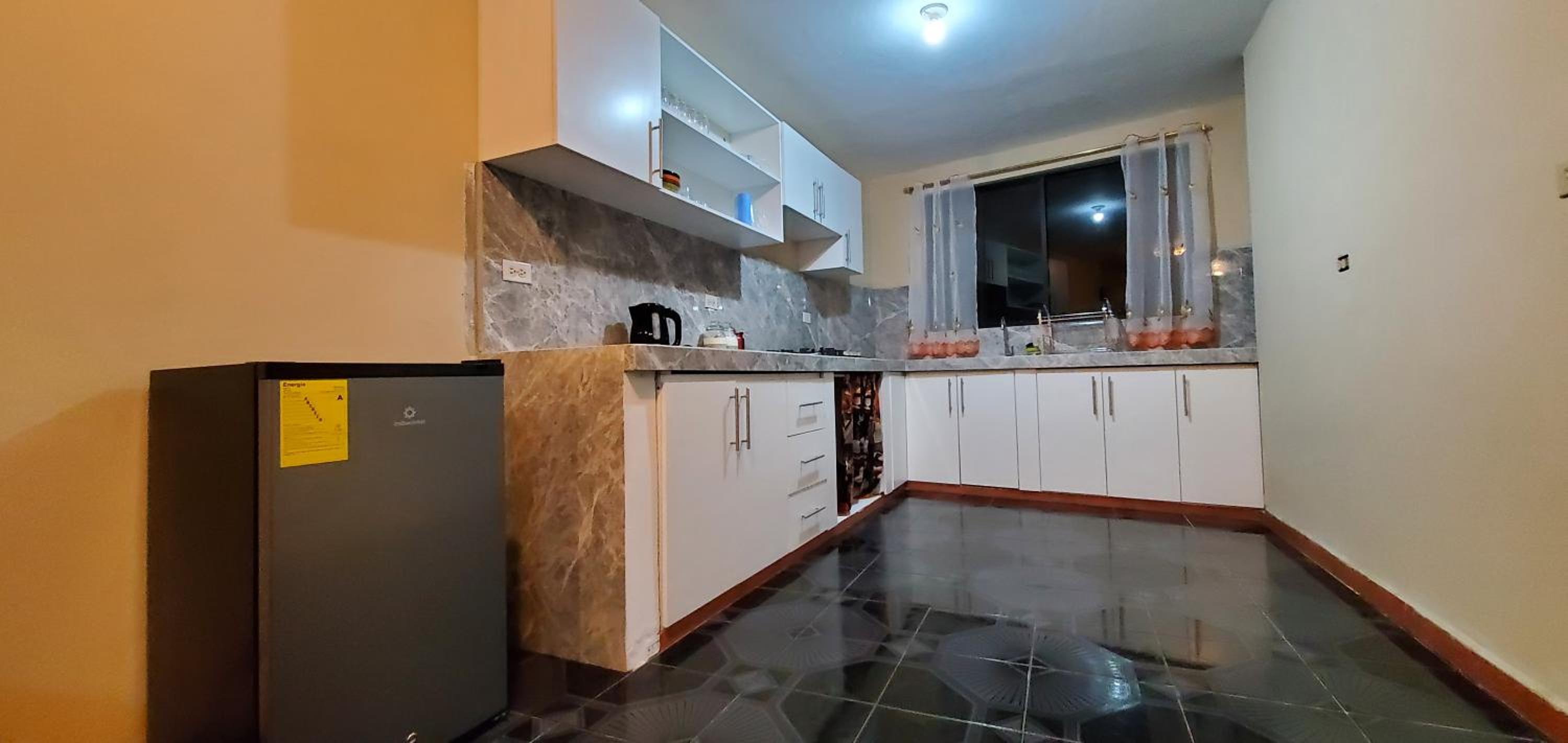 Departamento en Cuenca, 2 habitaciones y parqueo gratis view 3