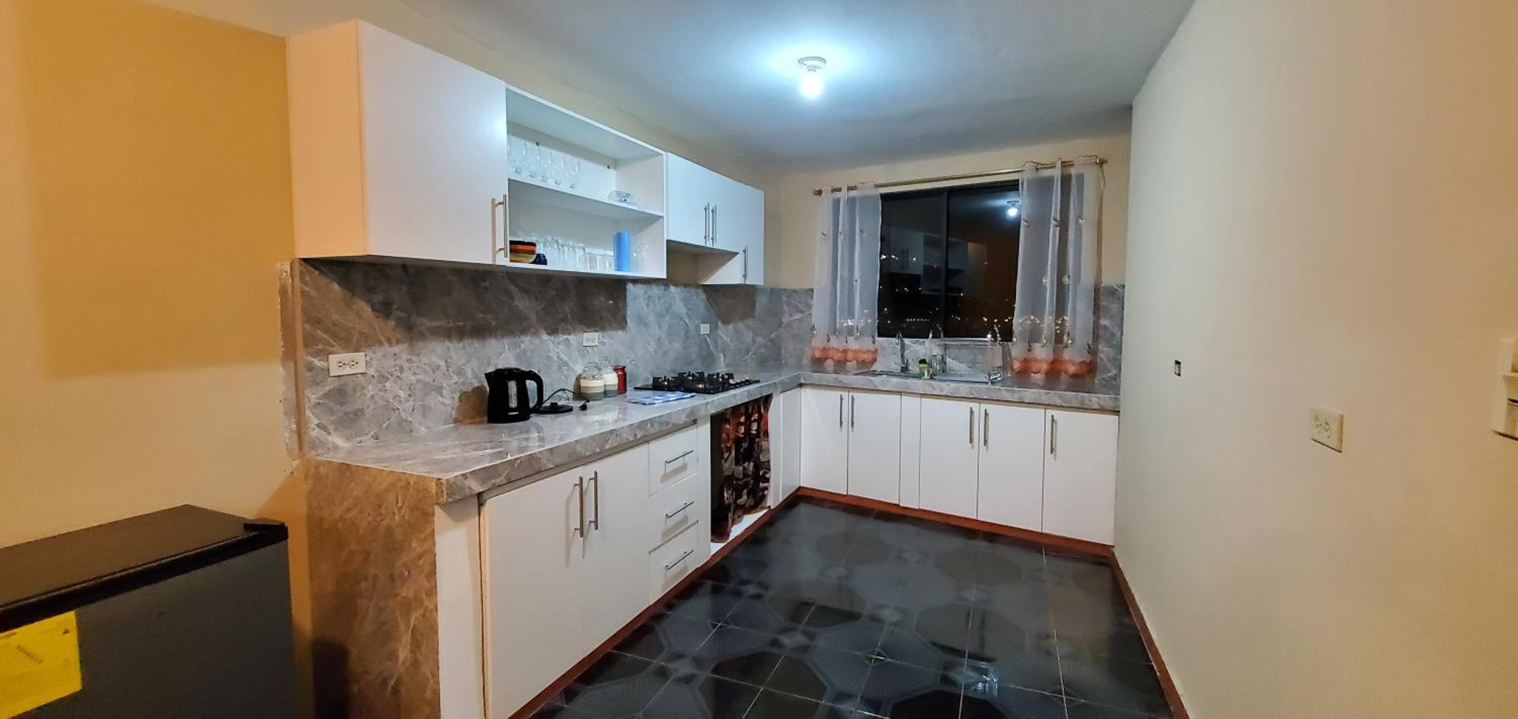 Departamento en Cuenca, 2 habitaciones y parqueo gratis view 4