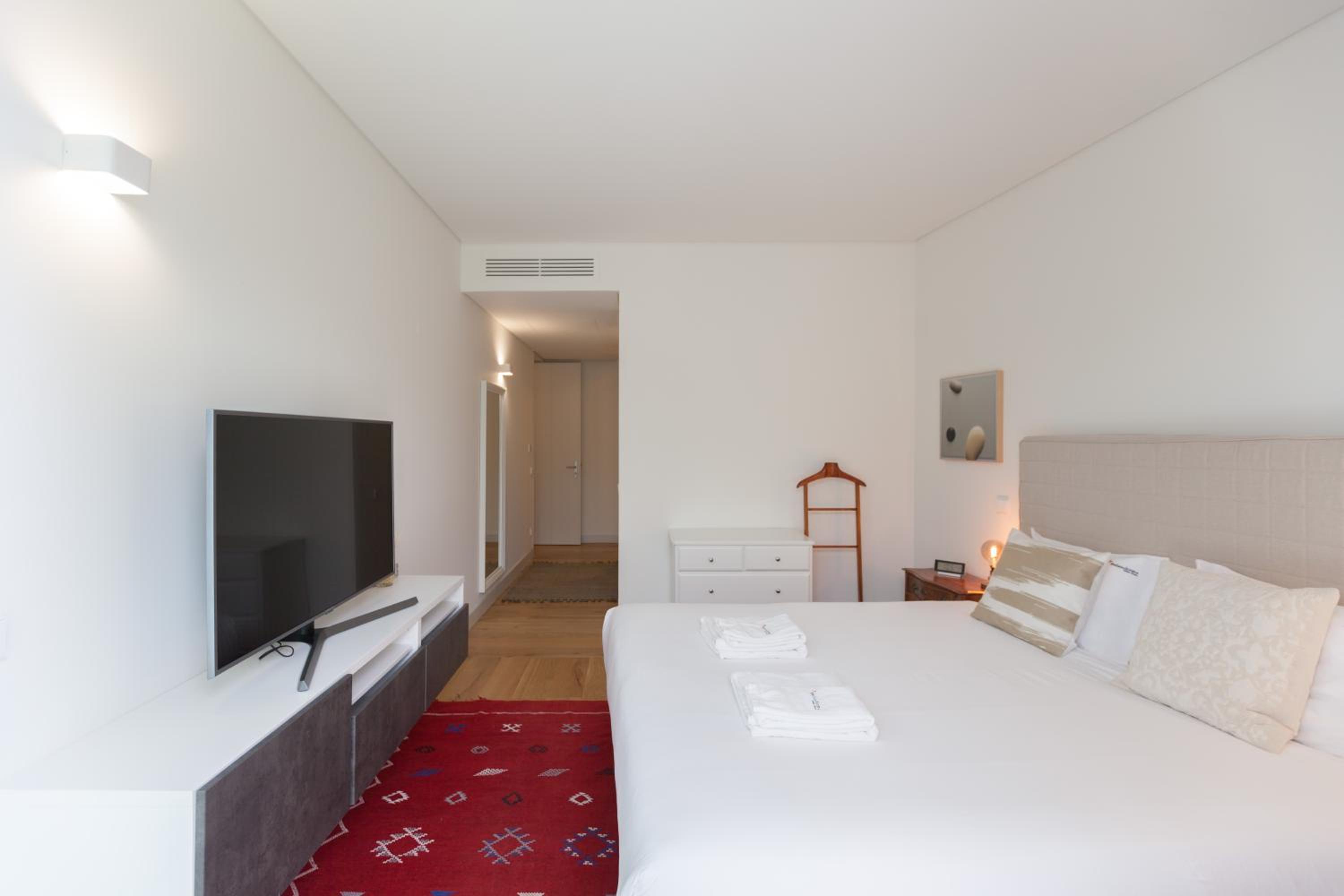 FLH Av. Liberdade Stunning Apartment with Balcony & Parking view 4