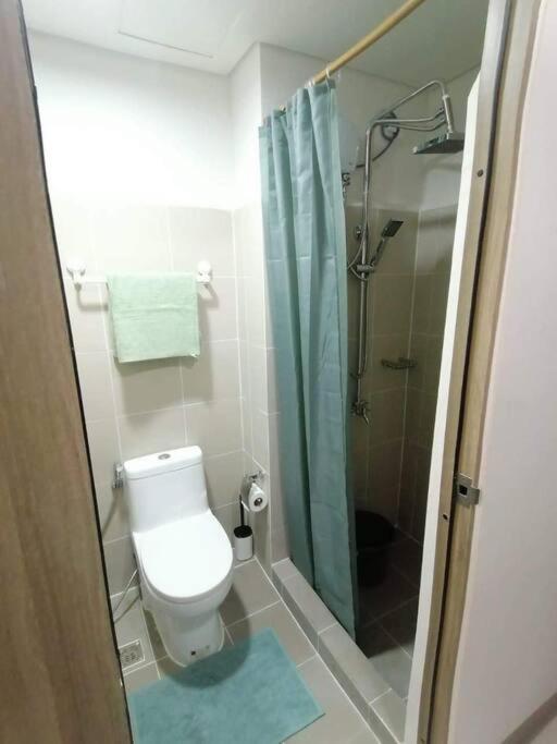 Comfy 1BR Coast Residences Condo Near CCP PICC + Manila Bay view view 5
