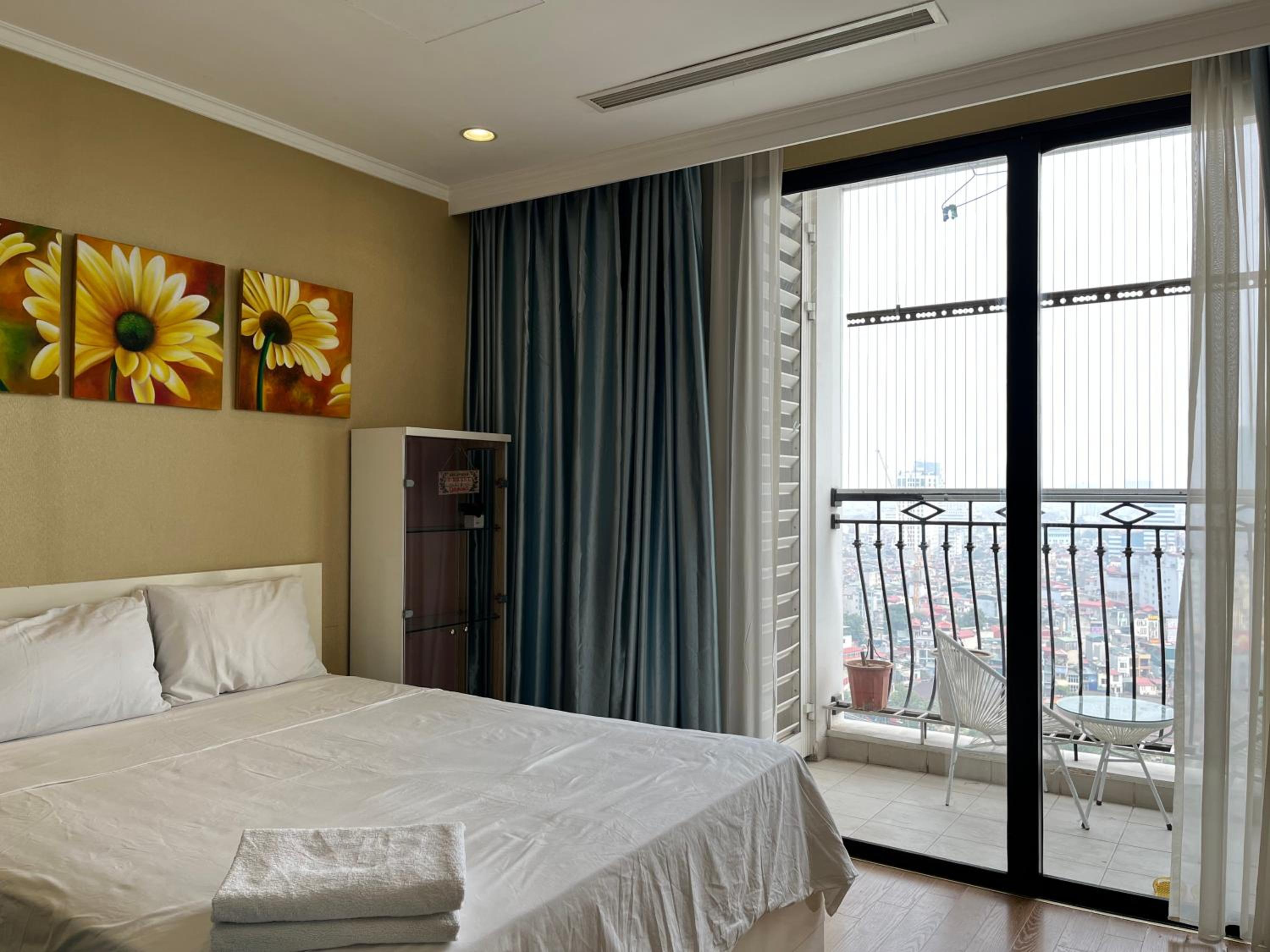 Mai-Homestay - 1 BR apartment at Vinhomes Royal City