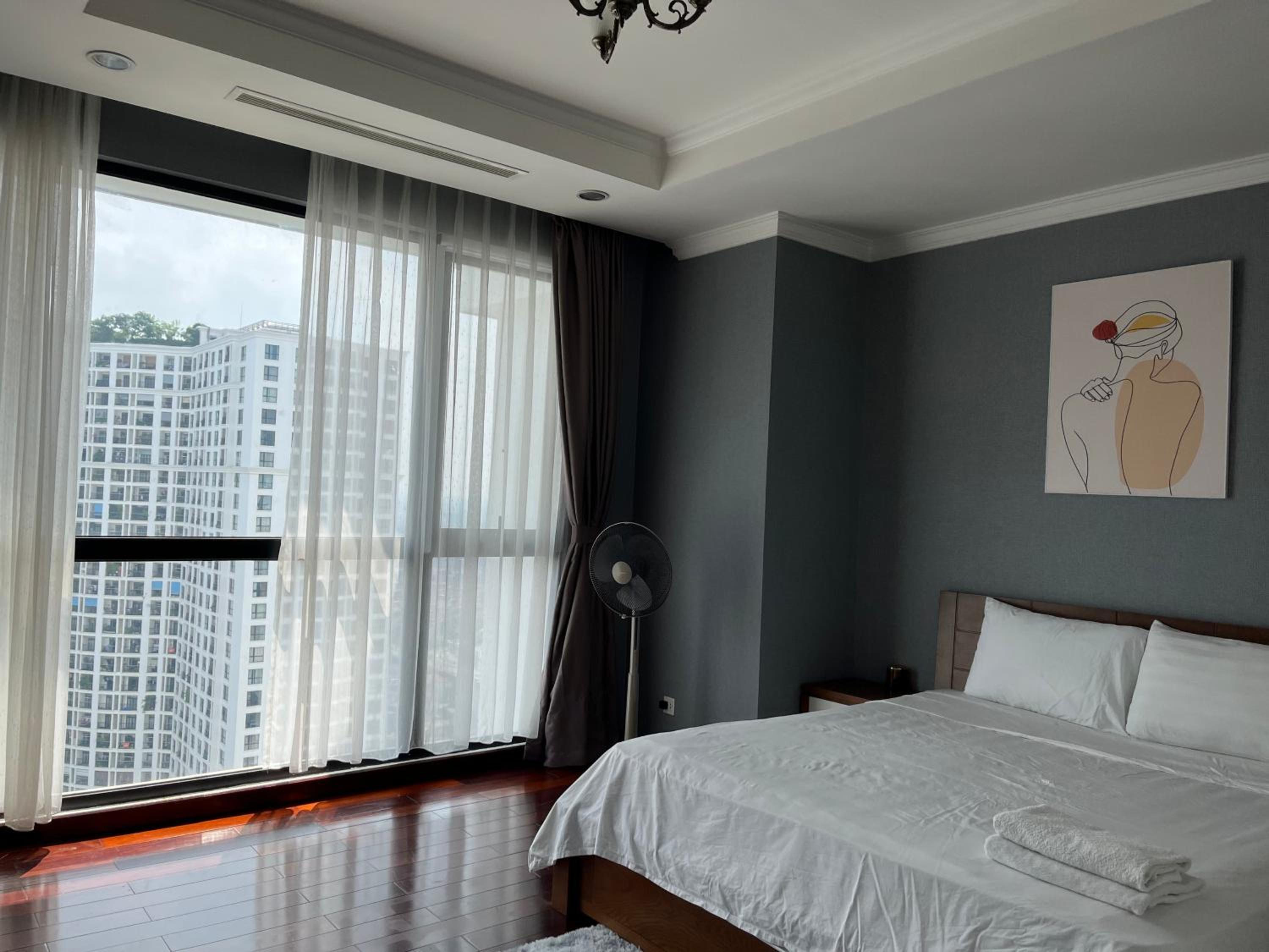 Vinhomes Royal City Luxury Apartment 3Br