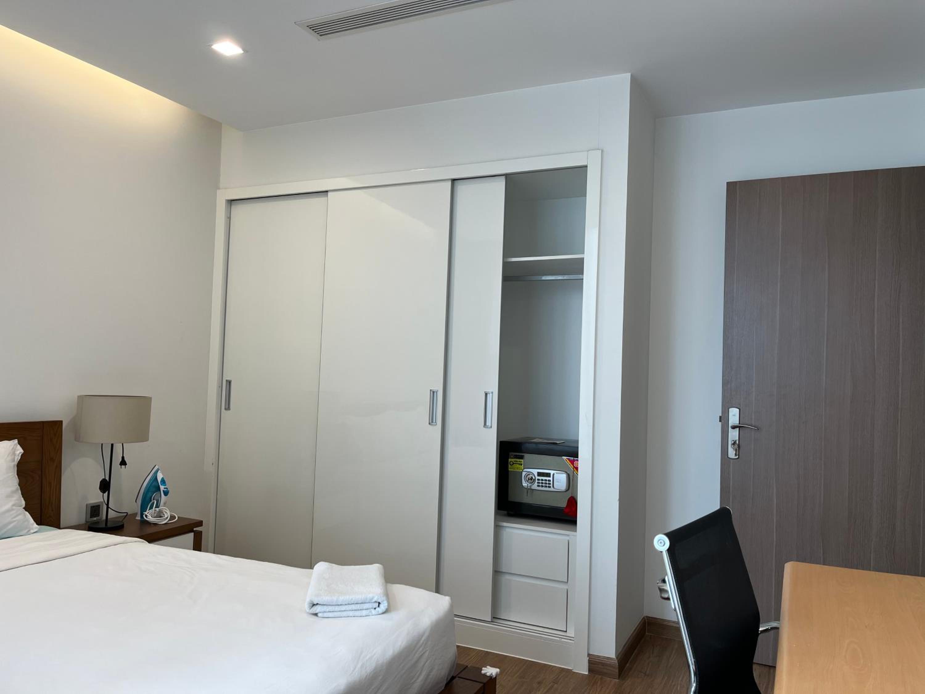 Vinhomes Metropolis Luxury Apt 3Br near Lotte