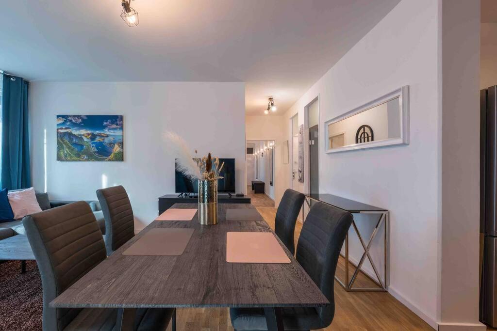 BIG 7RMS City Central Loft, 1ALocation