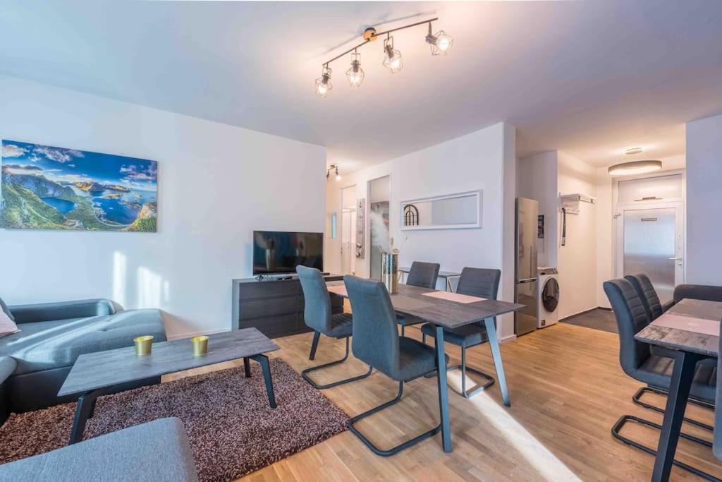 BIG 7RMS City Central Loft, 1ALocation