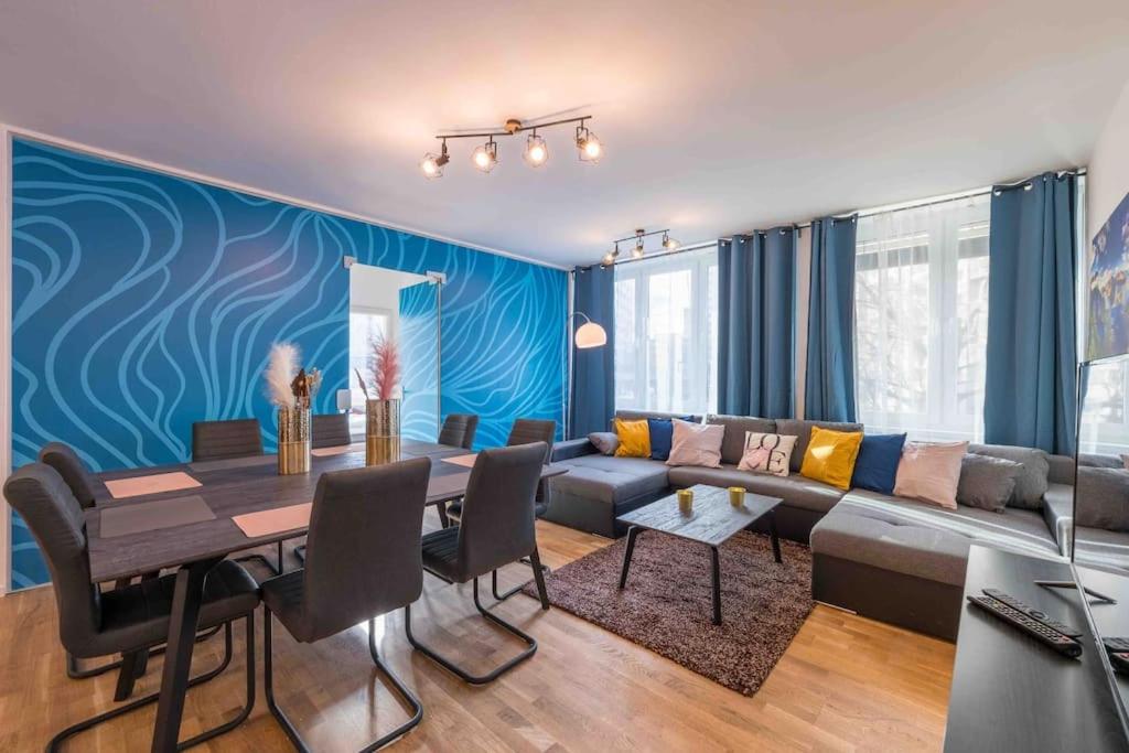BIG 7RMS City Central Loft, 1ALocation