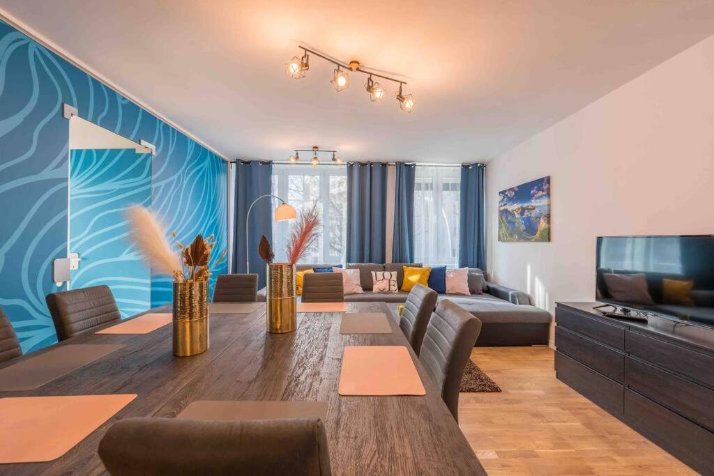 BIG 7RMS City Central Loft, 1ALocation